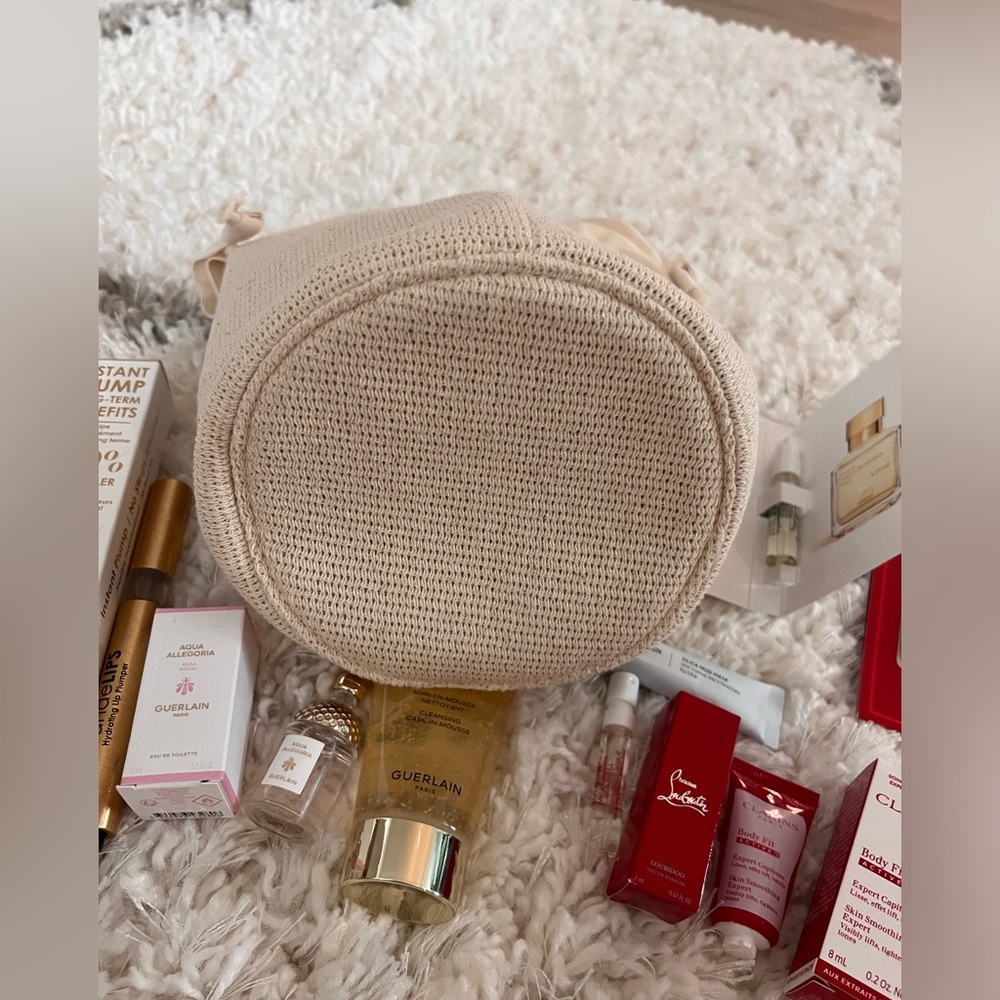 Brand New Guerlain Paris Cosmetic Bag with freebies - Picture 14 of 15